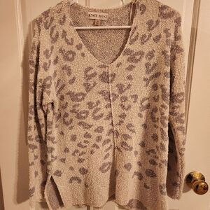 Knox Rose Beige and Gray V-Neck Sweater